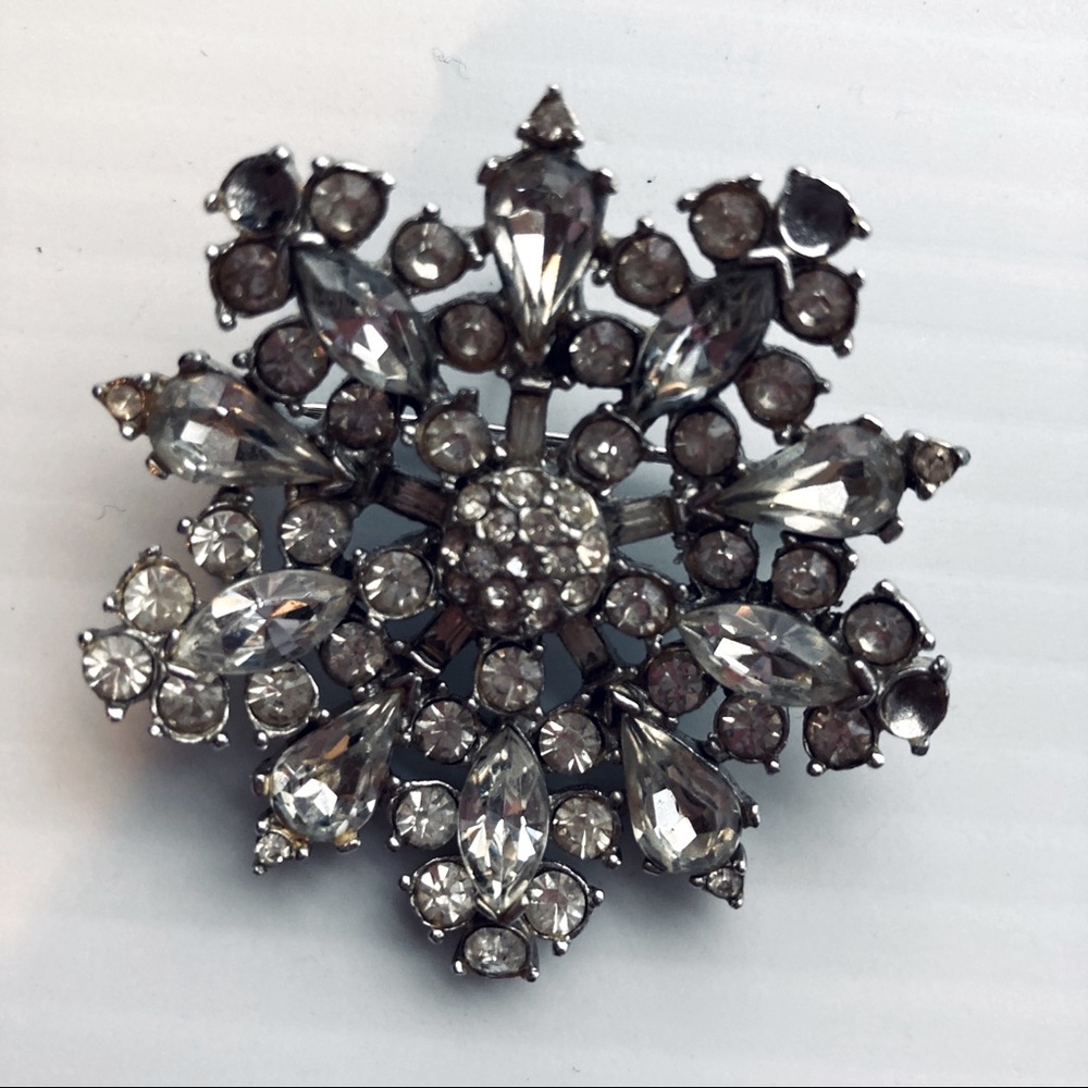 Gorgeous vintage rhinestone brooch/ pendant